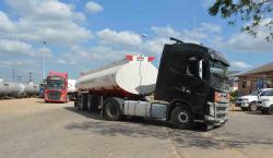 Presidente denuncia red de contrabando de combustibles y destaca operativo de la ANH en El Alto