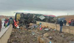 Vuelco de un bus en Calamarca deja 30 personas heridas