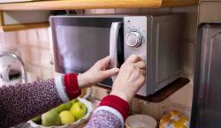 Qué tan peligroso es usar el microondas para calentar agua y leche