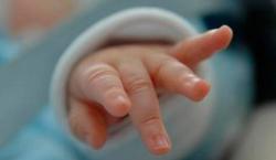 Denuncian que le fracturaron el brazo a un bebé en el momento del parto