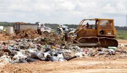 Concejal denuncia fallas en el manejo de los residuos en el vertedero municipal