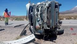 Cinco personas mueren tras el choque de dos minibuses en la carretera Oruro-Pisiga