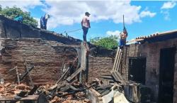 Incendio destruye una vivienda y deja dos heridos en la zona norte de Santa Cruz