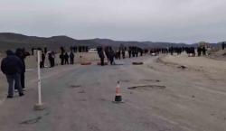 Mineros de Huanuni bloquean la carretera a Potosí y Tarija a 30 kilómetros de Oruro