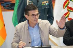 Paz anuncia 10 mil becas tecnológicas y proyecta instalación de grandes centros de datos