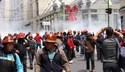 Tensión en La Paz: Marcha de la COB desata violencia, hay cuatro policías heridos y dos arrestos