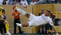 Mbappé estará de baja al menos tres semanas por esguince
