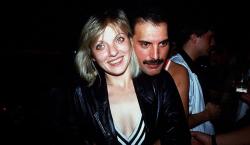 Ex esposa de Freddie Mercury no logra vender la mansión valorada en más de $us 40 millones que le dejó el cantante