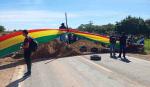 Protesta en Cuatro Cañadas: maestros rurales mantienen bloqueo por sus demandas