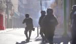 Mineros y policías se enfrentan en el centro de La Paz; hay gasificación y detonan explosivos
