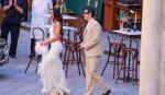 La boda de Dua Lipa y Callum Turner desata fuertes protestas y polémica en Sicilia