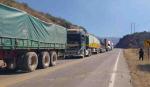 Los bloqueos bajan a 13 y se concentran principalmente en Cochabamba