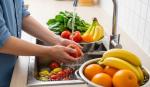 Cómo lavar frutas y verduras para reducir el riesgo de infecciones, según los expertos