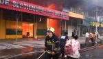 Barrio Lindo: Tras más de siete horas persiste el fuego y alertan que se acaba el diésel para que la maquinaria opere