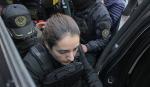 Laura Rojas cumple trámites para su arresto domiciliario y es confundida con su hermana  