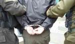 Policía acusado de agredir y amenazar a su esposa es enviado a la cárcel