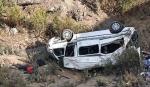 Minibús que viajaba desde Palca a La Paz se embarranca y deja al menos cuatro muertos y 10 heridos