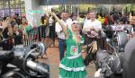 Arrancó la Expocruz 2026: vestida de tipoy, una filipina fue la primera visitante en ingresar