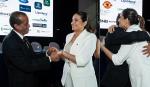 Luis Fernando Camacho y Paola Aguirre se reencuentran con un abrazo en Expocruz