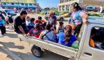 Minibuses, camionetas y motos toman las calles de Santa Cruz ante la ausencia de micros