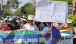 Transportistas marchan al Concejo municipal y exigen subir el pasaje de micros a Bs 4