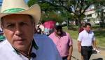 Transportistas marchan al Concejo municipal y exigen subir el pasaje de micros a Bs 4