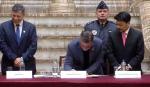 Paz promulga ley para que el Gobierno asuma el pago de prediarios y bono de vacunación