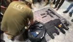Hallan armas, municiones y chalecos antibalas en vehículo oficial que usaba Mariaca 