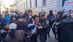 Policía gasifica marchas de maestros en La Paz y Sucre