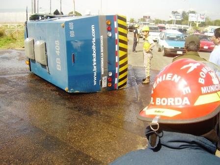 Dos personas heridas tras vuelque de un veh culo de Brinks El