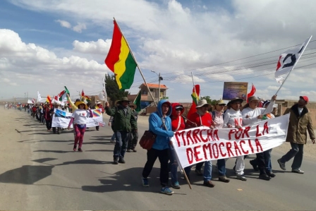 Marcha la caravana por la democracia suma y luce fortalecida El